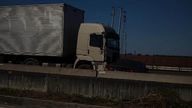O acidente aconteceu por volta das 11h, no km 145 da Dutra, no sentido São Paulo - (crédito: Divulgação/PRF)