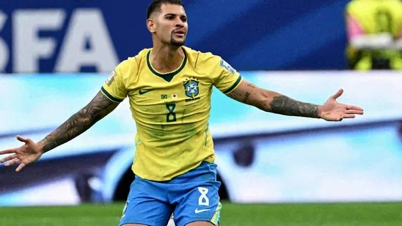 Jogador brasileiro Bruno Guimarães, que joga como volante e meia-armador durante a Copa do Mundo - (crédito: AFP)