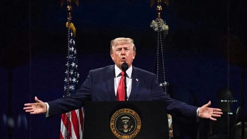 Donald Trump comemora decisão da Fifa em anular suspensão de Balogun para jogo contra a Bélgica - (crédito: Alex WROBLEWSKI / AFP)