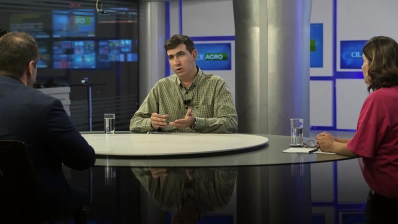 Secretário de Agricultura, Abastecimento e Desenvolvimento Rural do DF, Rafael Bueno, explica sobre doenças que representam uma ameaça à fruticultura - (crédito: Ed Alves/CB/D.A Press)
