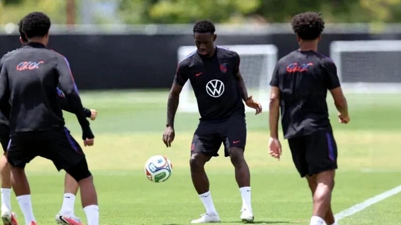 Folarin Balogun teve suspensão por cartão vermelho revogada