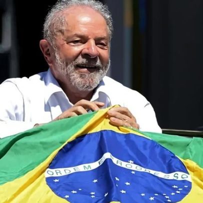 Lula aposta em patriotismo e defesa da democracia para outubro