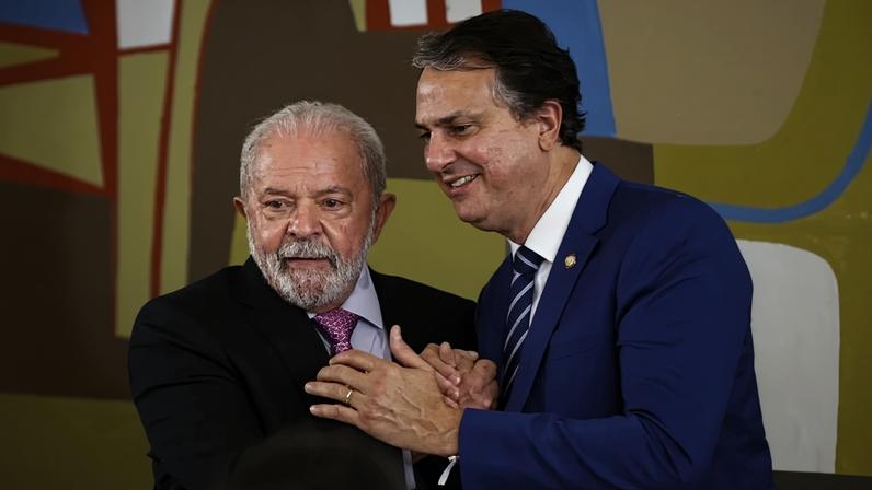 O presidente Luiz Inácio Lula da Silva e o ministro da Educação, Camilo Santana - (crédito: Marcelo Camargo/Agência Brasil)