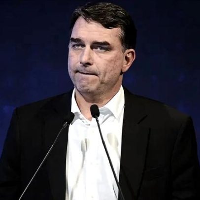 Flávio afirma estar mais forte que nunca e reforça projeto presidencial