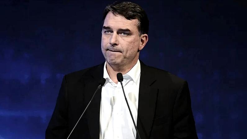 Flávio Bolsonaro afirmou que sua candidatura é um "projeto de Deus" e disse estar "mais forte do que nunca" - (crédito: Minervino Júnior/CB/D.A Press)