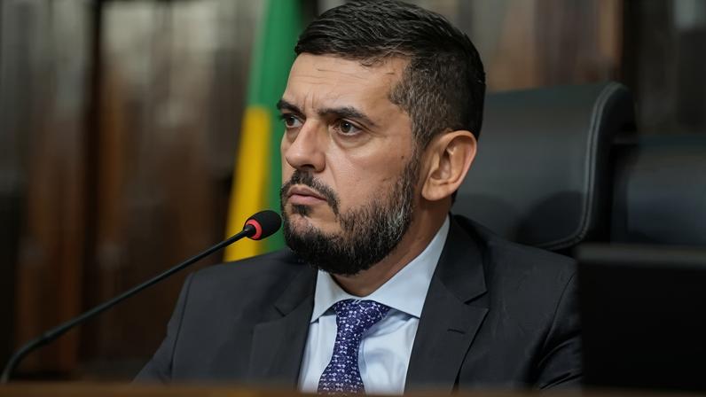 Parlamentar foi chamado a depor na CPI para falar do crime organizado - (crédito: Thiago Lontra/Alerj)