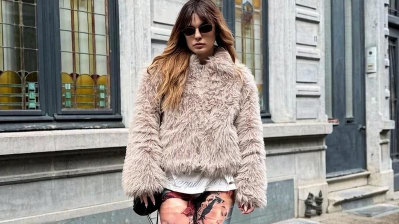 Superfícies felpudas também transformam os looks - (crédito: Reprodução/Instagram/@anacshumiski)
