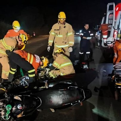 Motociclista fica inconsciente após colisão com cavalo; grávida fica ferida