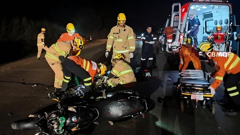 Homem sofre traumatismo craniano e grávida se fere em acidente - (crédito: CMBDF/ Divulgação )
