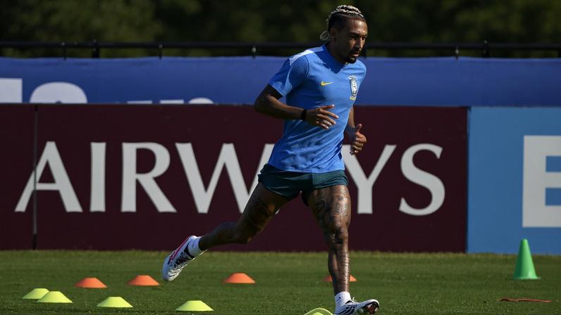 Raphinha, em treino da Seleção neste sábado — Foto: André Durão