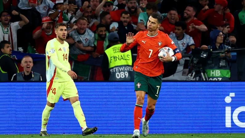 Portugal x Espanha gol Cristiano Ronaldo Liga da Nações — Foto: Kai Pfaffenbach/REUTERS