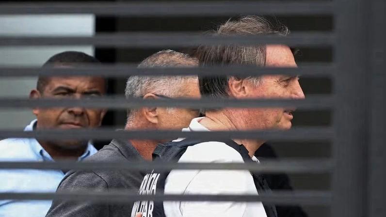 O ex-presidente Jair Bolsonaro cumpre prisão domiciliar em Brasília — Foto: REUTERS/Adriano Machado