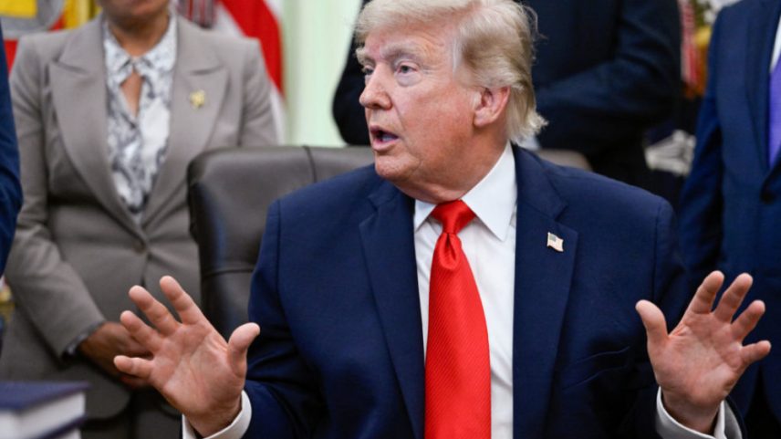 Trump anuncia "guerra econômica" e ameaça países que ajudarem o Irã