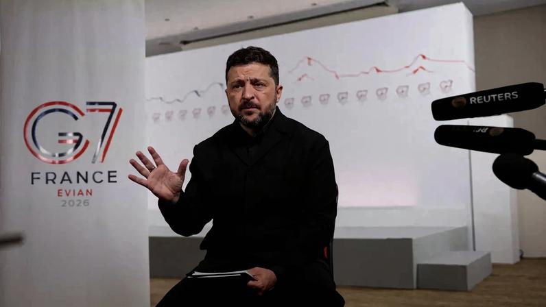 Volodymyr Zelensky participa, por videoconferência, de entrevista com Alessandra Galloni, editora-chefe da Reuters, durante a cúpula do G7 em Evian-les-Bains, na França, em 16 de junho de 2026