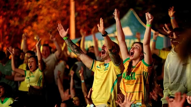Torcida brasileira em NY durante Brasil x Haiti — Foto: Caean Couto/Reuters