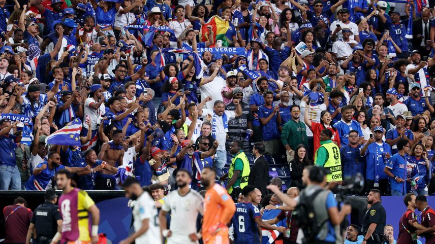 Jogadores de Cabo Verde festejam classificação — Foto: Reuters