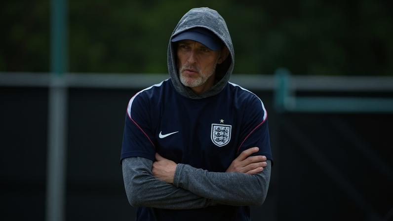 Técnico Thomas Tuchel, em treino da Inglaterra — Foto: Reuters/Jay Biggerstaff