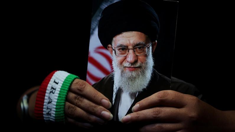 Foto do falecido líder supremo iraniano, aiatolá Ali Khamenei, em Teerã 29 de maio de 2026 Majid Asgaripour/WANA via REUTERS