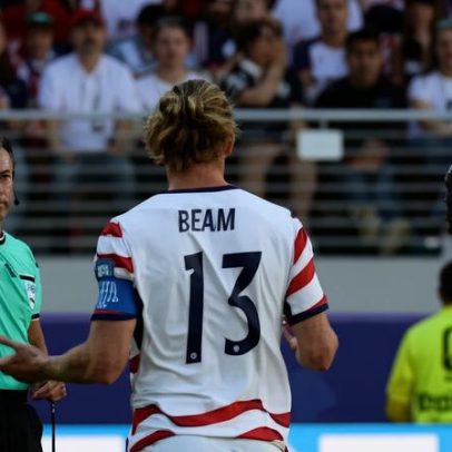 Atacante dos EUA pode enfrentar Bélgica com cartão vermelho; Trump agradece FIFA