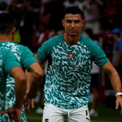 Pulseira que CR7 usa no aquecimento não é relógio