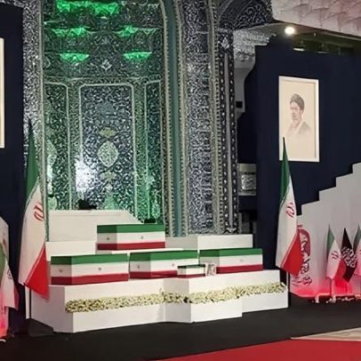 Caixão de Ali Khamenei é exibido antes de cerimônia de despedida em Teerã
