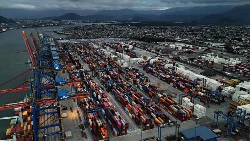 Imagem de drone mostra o Porto de Santos (SP), 31 de julho de 2025. REUTERS/Jorge Silva
