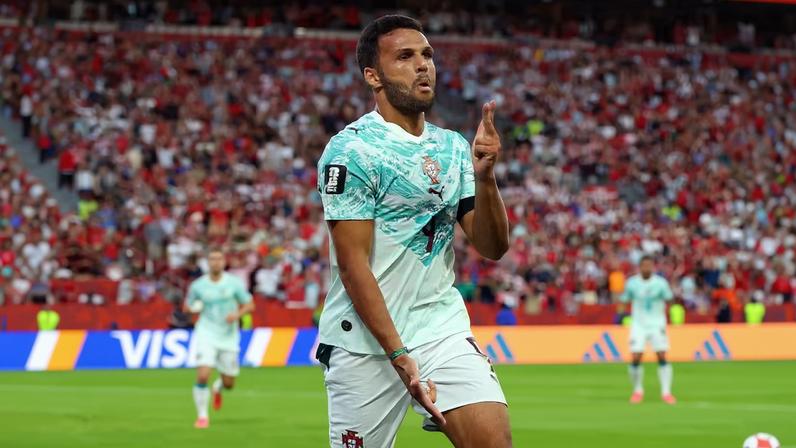 Gonçalo Ramos comemora o gol da vitória no Portugal 2 x 1 Croácia — Foto: REUTERS/Mike Segar