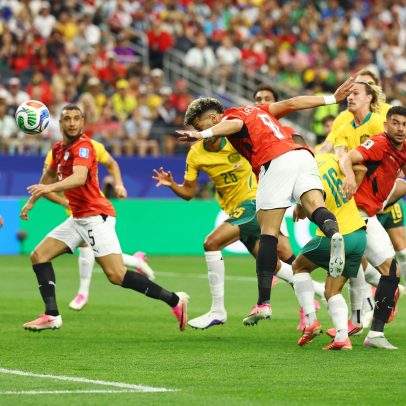 Ashour marca segundo gol pelo Egito na Copa; jogador teve julgado por agressão