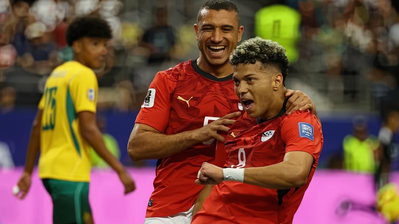 Emam Ashour abre o placar para o Egito conta a Austrália, Copa do Mundo 2026 — Foto: REUTERS/Kai Pfaffenbach