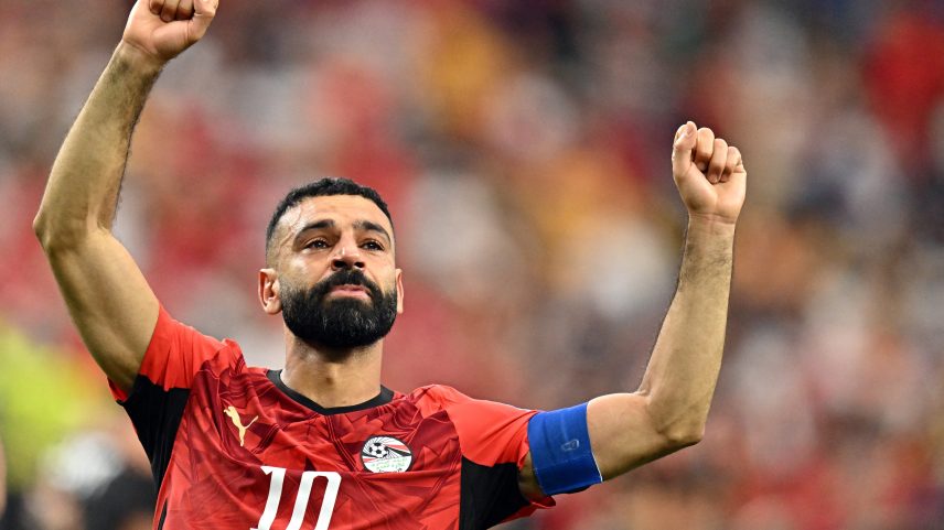 Seleção do Egito comemora classificação histórica para as oitavas de final da Copa