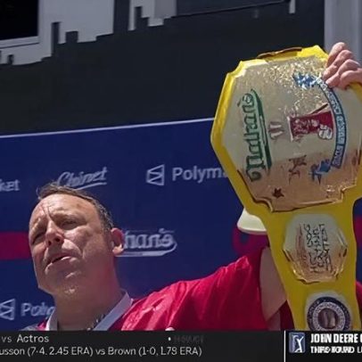 Joey Chestnut vence disputa de cachorro-quente nos 250 anos dos EUA