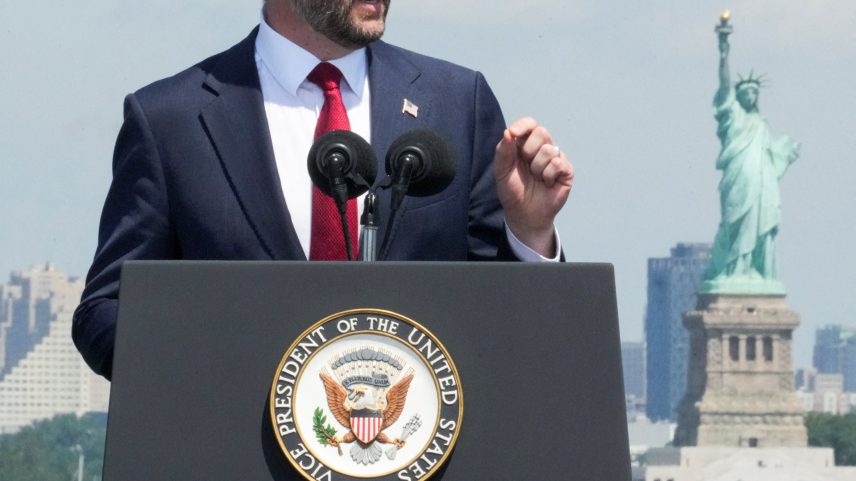 JD Vance participa das comemorações pelos 250 anos da independência dos Estados Unidos em Nova York. — Foto: Reuters