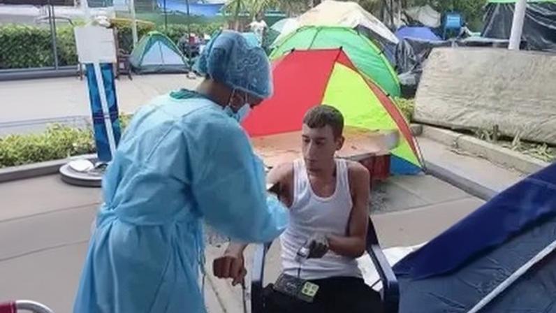 Médicos cubanos ajudam venezuelanos deslocados após terremotos mortais