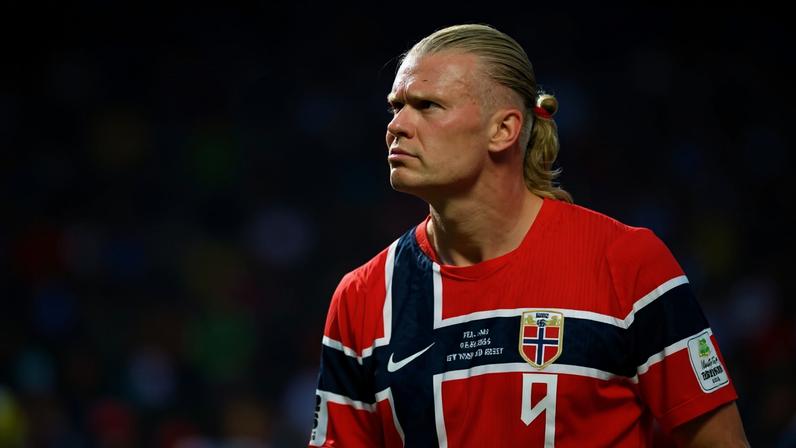 Erling Haaland comemora o gol em Brasil x Noruega — Foto: Reuters/Vincent Carchietta