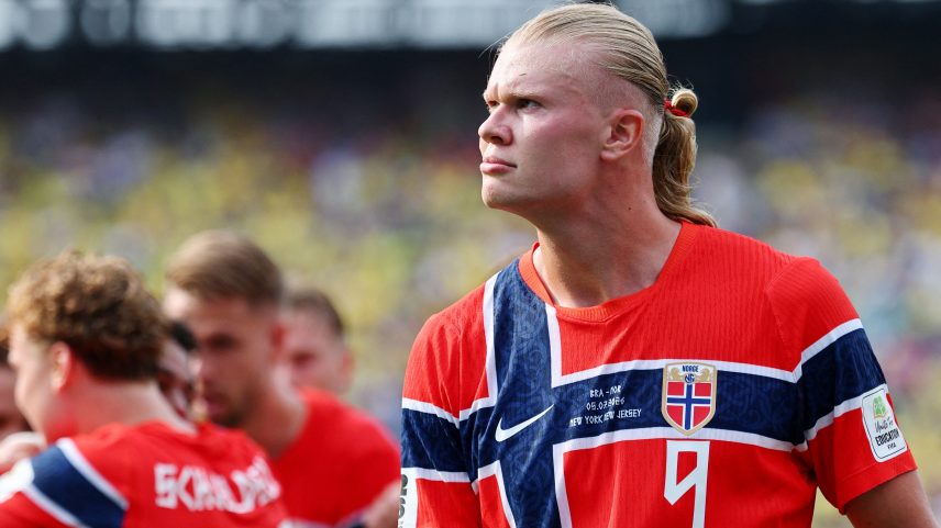 Erling Haaland comemora o gol em Brasil x Noruega — Foto: Reuters/Vincent Carchietta
