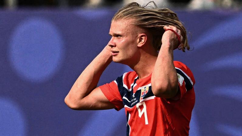 Erling Haaland comemora o gol em Brasil x Noruega — Foto: Reuters/Vincent Carchietta