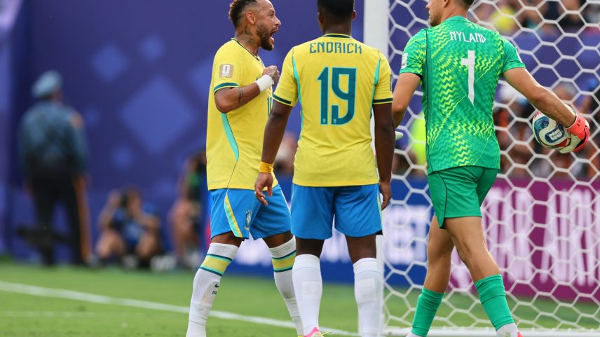 Neymar provoca goleiro da Noruega após converter pênalti — Foto: Reuters/Caean Couto