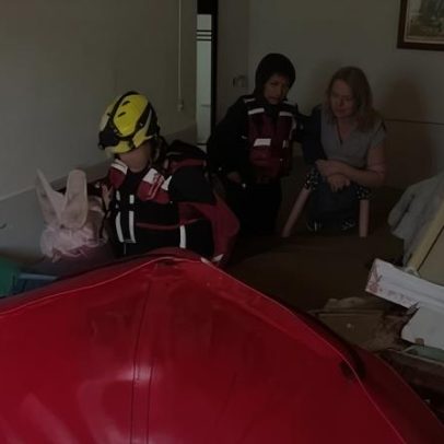 Tufão força retirada de centenas de moradores no sul da China