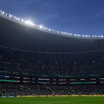 Torcedores mexicanos proferem gritos homofóbicos em jogo vs Inglaterra no Azteca