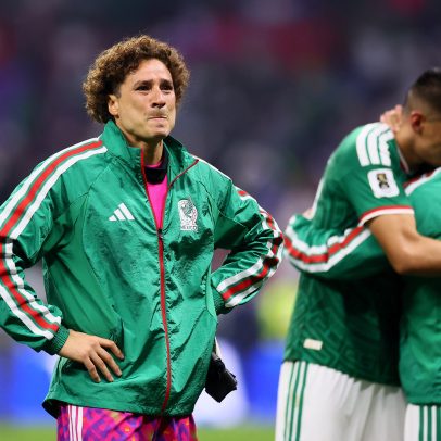 México chora eliminação; Ochoa se emociona na despedida da seleção