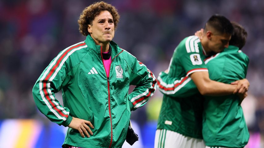 Jogadores do México choram com a eliminação nas oitavas de final da Copa do Mundo