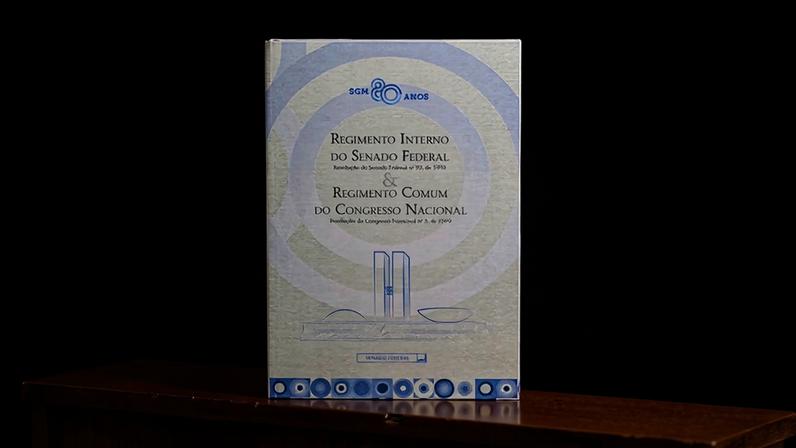 Exemplar do Regimento Interno do Senado Federal e Regimento Comum do Congresso Nacional.