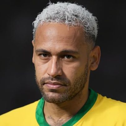 Neymar reage ao banco de reservas; Ancelotti destaca atitude do atacante