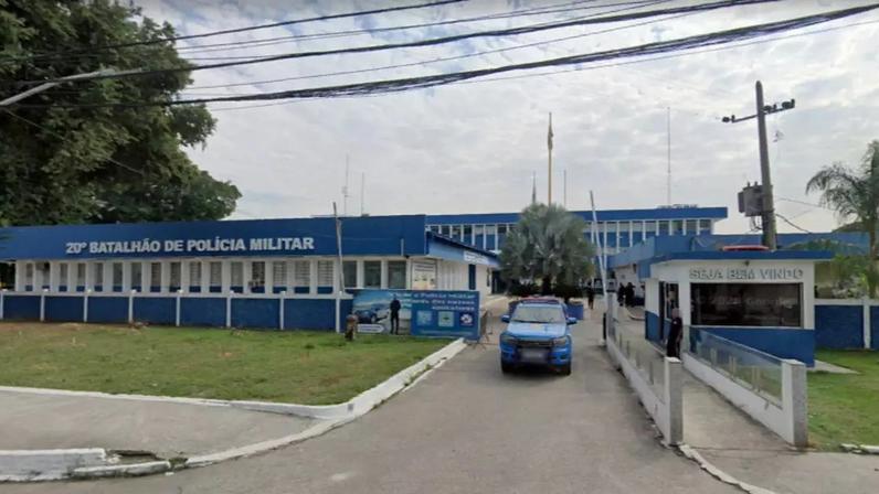 Mandados são cumpridos no 20º Batalhão de Polícia Militar (Mesquita), atual unidade de lotação dos alvos