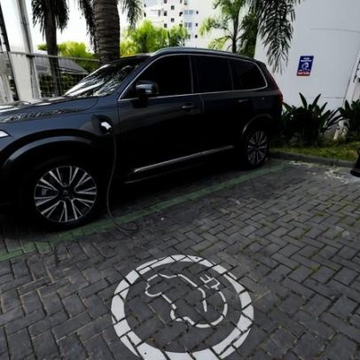 Vendas de carros elétricos triplicam no Brasil em 2026
