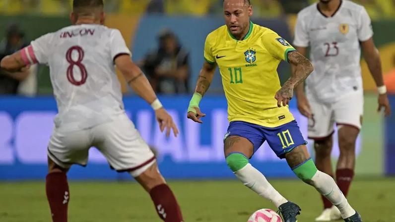 Neymar é zoado após paus pra hidratação