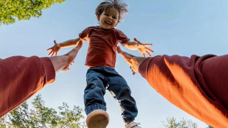Cientistas descobrem que recriar a imagem do corpo infantil pode reativar conexões cerebrais adormecidas e resgatar memórias da infância