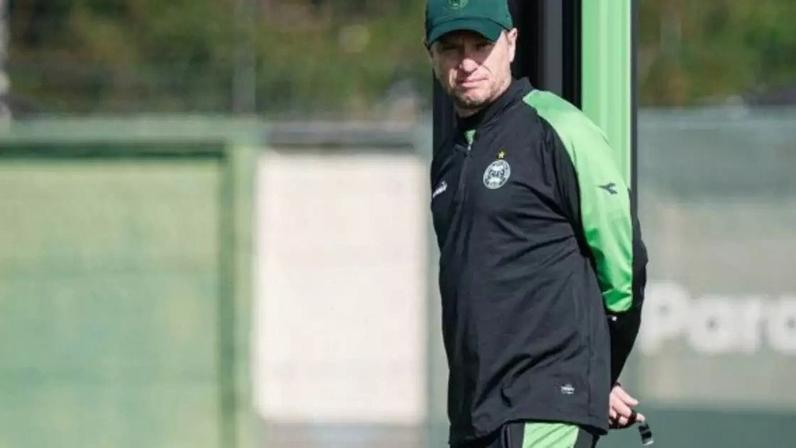 Técnico não gostou da forma como o Vasco conduziu o pagamento da multa –