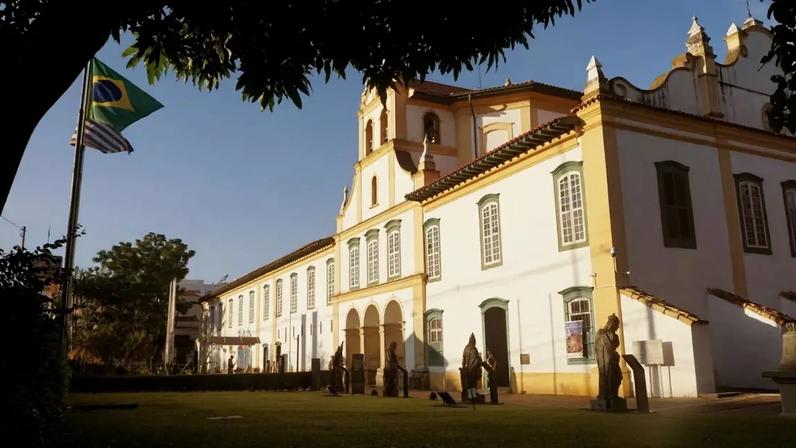 Patrimônio histórico no centro de São Paulo recebe visitantes durante a programação da quermesse