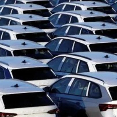 Emplacamento de carros elétricos cresce 195% em 2026, diz Fenabrave